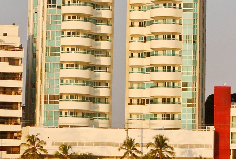 Torres Del Lago
